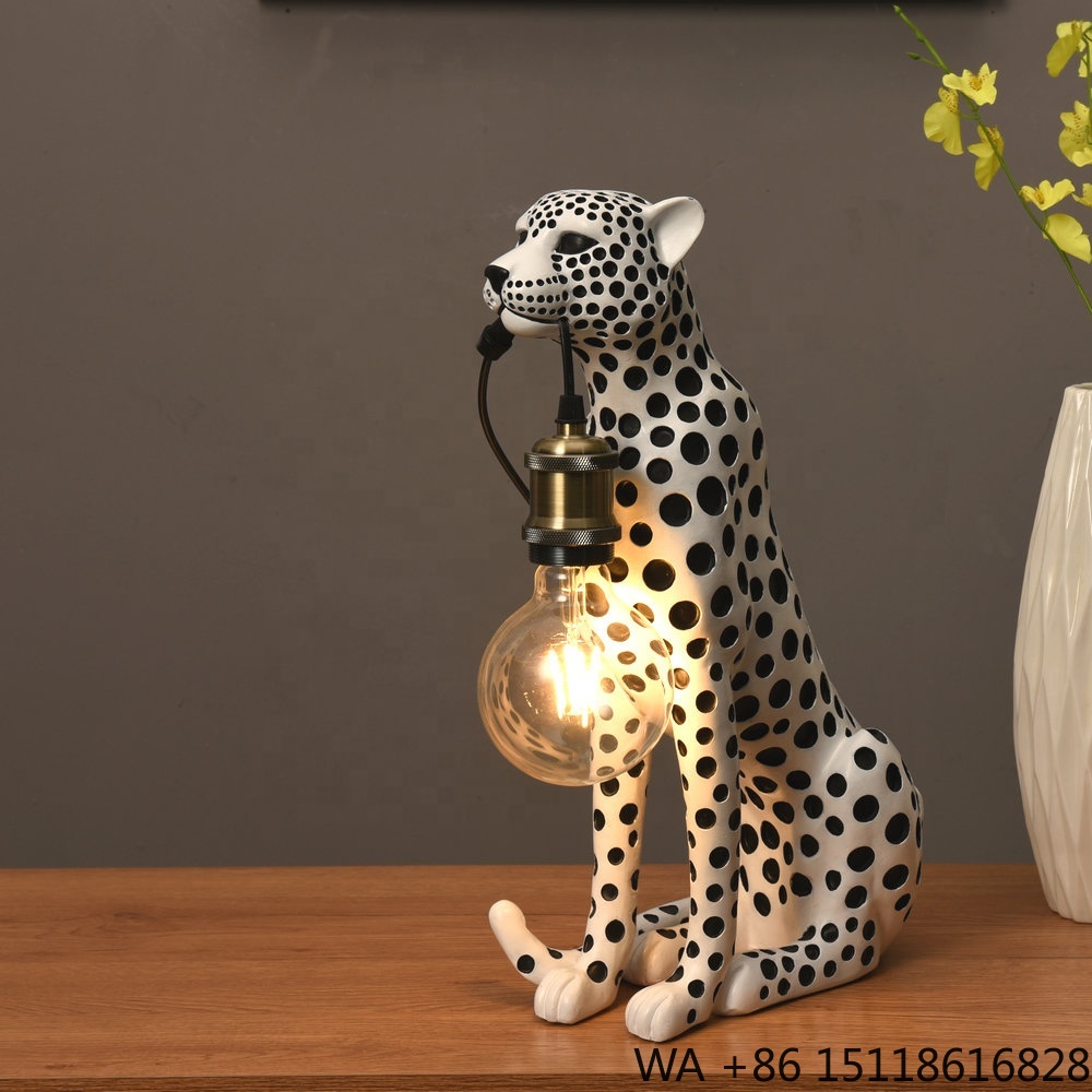 モダンアートアニマル レオパード レジン彫刻 高級ホームデコ - Home Office Lamp のレビューと価格