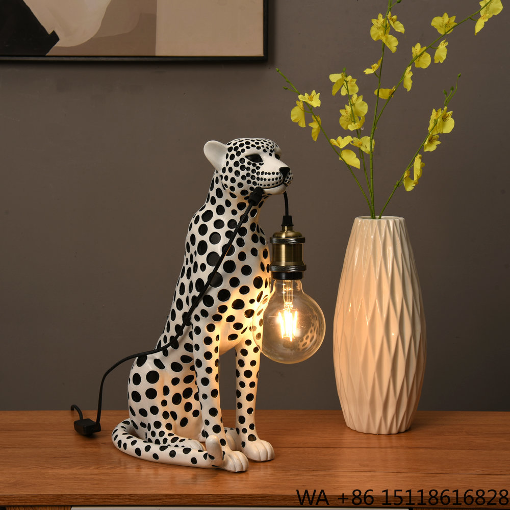 モダンアートアニマル レオパード レジン彫刻 高級ホームデコ - Home Office Lamp のレビューと価格
