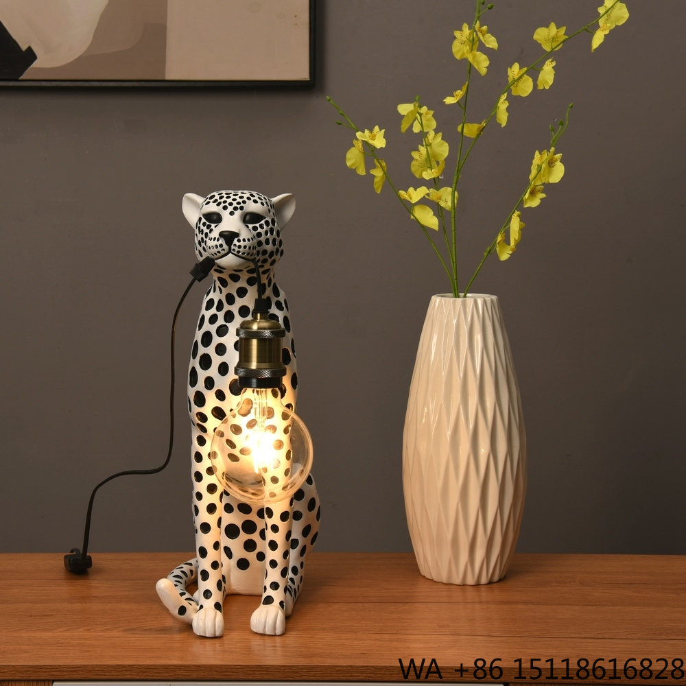 モダンアートアニマル レオパード レジン彫刻 高級ホームデコ - Home Office Lamp のレビューと価格